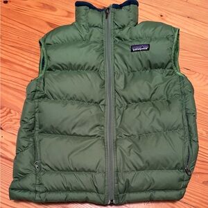 Patagonia Green Quilted Vest for Outdoor Adventures Puffer M Boy Girl